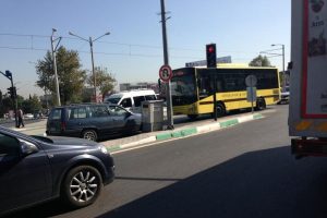 Bursalılar tramvayla birlikte trafik d&uuml;zenlemesine alışamadı
