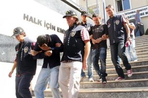 &Ccedil;aldıkları parayı "yaktılar"