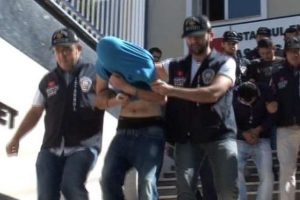 Hem hırsız hem sakarlar!