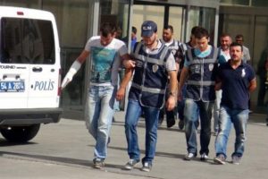 Uyuşturucu baskınında sahte para!