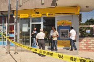 Yazdığı notu uzatarak soygun yaptı