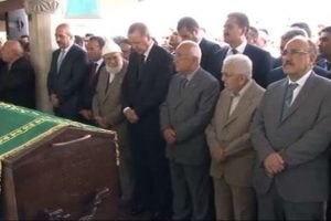 &Ccedil;i&ccedil;ek ve Erdoğan cenaze t&ouml;reninde