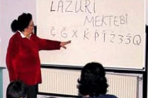 Lazca da se&ccedil;meli ders oldu
