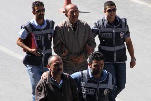 Engelli kızı soyan hırsızlar yakalandı