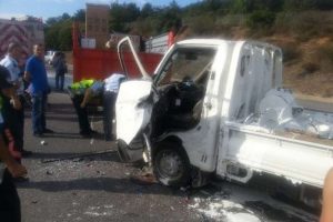 Boya y&uuml;kl&uuml; ara&ccedil; TEM'de trafiği fel&ccedil; etti