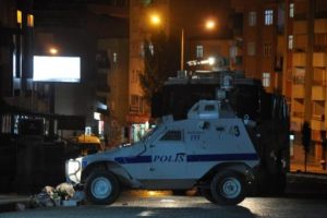PKK yandaşlarından mezarlık eylemi