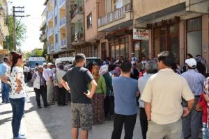 Yaşlı kadın 6. kattan d&uuml;şt&uuml;
