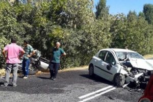 Katliam gibi kaza: 2 &ouml;l&uuml;, 10 yaralı