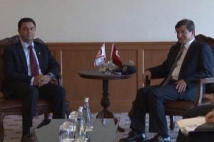 Davutoğlu, KKTC'nin yeni dışişleri bakanı ile g&ouml;r&uuml;şt&uuml;