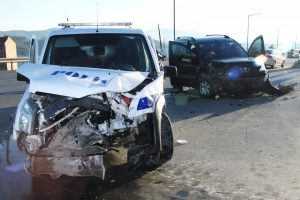 Bursa'da feci kaza: 2'si polis, 5 yaralı