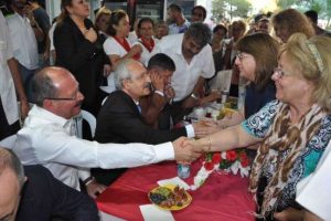 Kılı&ccedil;daroğlu, şehit aileleri ve gazilerle g&ouml;r&uuml;şt&uuml;