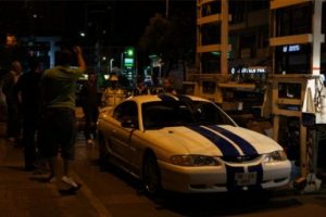 Yarış i&ccedil;in &ccedil;ıktılar polise takıldılar