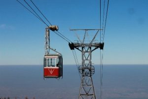 Dağcılar yeni teleferiğin bitirilmesini bekliyor