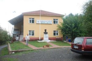 Cami ve cemevi 15 yıldır aynı binada