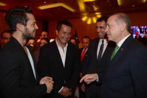 Erdoğan, Ş&uuml;k&uuml;r'&uuml;n oğlunun s&uuml;nnet d&uuml;ğ&uuml;n&uuml;ne katıldı