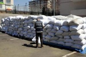 Diyarbakır'da 10 ton uyuşturucu ele ge&ccedil;ti