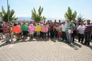 Bursa'da maskeli 'koku' eylemi