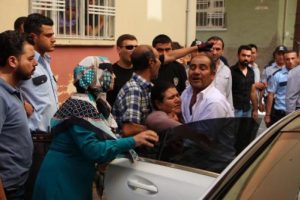 Suriyeliler sokak d&uuml;ğ&uuml;n&uuml;n&uuml; bastı!