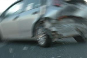 Motosiklete &ccedil;arptı, ka&ccedil;tı: 2 &ouml;l&uuml;