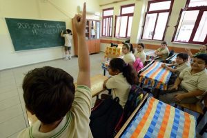 Ders zili &ouml;ğrenciler i&ccedil;in &ccedil;aldı