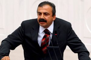 Sırrı S&uuml;reyya'dan Sarıg&uuml;l &ccedil;ıkışı
