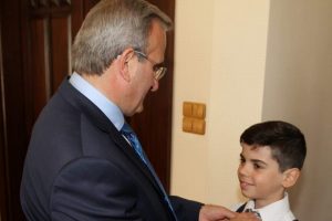 Vali Karaloğlu minik misafirlerini ağırladı