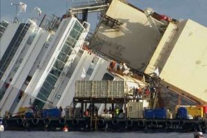 Costa Concordia'nın enkazı kaldırılıyor