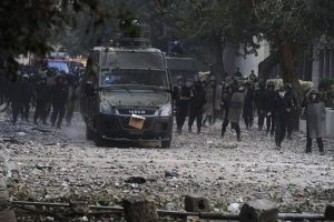 Mısır'da polis otob&uuml;s&uuml;ne saldırı