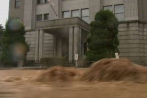 Tayfun Japonya'yı esir aldı