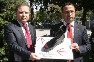 CHP'ye kanlı postal
