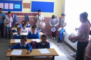 B&ouml;yle olur Romanların ilk ders g&uuml;n&uuml;
