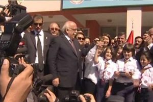 Bakan Avcı ilk ders zilini &ccedil;aldı