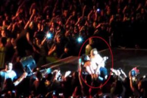 Beyonce sahnede tacize uğradı