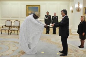 Benin b&uuml;y&uuml;kel&ccedil;isi g&uuml;ven mektubunu sundu