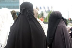 İngiltere'de ''pe&ccedil;e'' tartışması