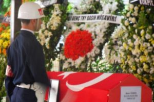 Mete &Ouml;zbek, askeri t&ouml;renle uğurlandı