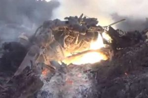 İşte d&uuml;ş&uuml;r&uuml;len helikopterin enkazı