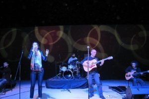 Ezgi'nin G&uuml;nl&uuml;ğ&uuml; konser verdi