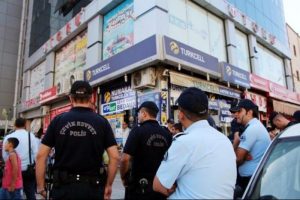 400 polisle ka&ccedil;ak telefon operasyonu