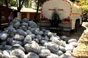 Zehir tacirleri yakayı ele verdi