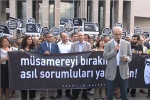 Adliye &ouml;n&uuml;nde "Dink" eylemi