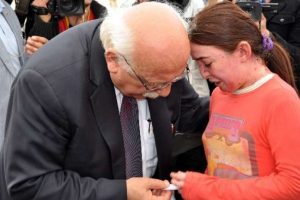 Bakan amcasından okumak i&ccedil;in yardım istedi