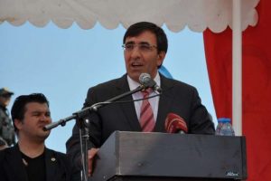 Bakan Yılmaz'dan b&uuml;y&uuml;k firmalara sitem