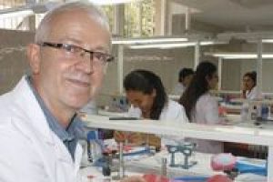 54 yaşında 4. &uuml;niversiteyi okuyor