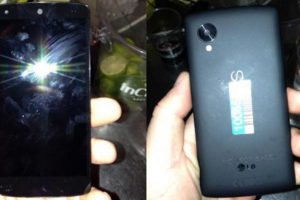 Nexus 5 bar masasında bulundu