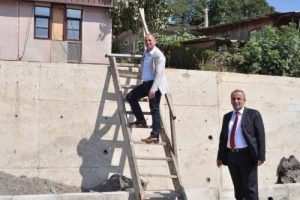 Bitmeyen İzmit-Sapanca yoluna 'Berlin Duvarı' benzetmesi