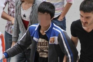 Silahlı gen&ccedil;, polisten ka&ccedil;amadı