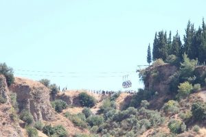 Dengesini kaybedince u&ccedil;uruma yuvarlandı