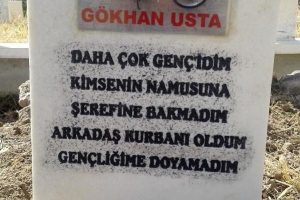 Mezar taşına 'arkadaş kurbanı oldum' yazıldı