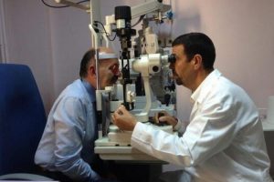 M&uuml;ezzinoğlu, g&ouml;z muayenesi oldu